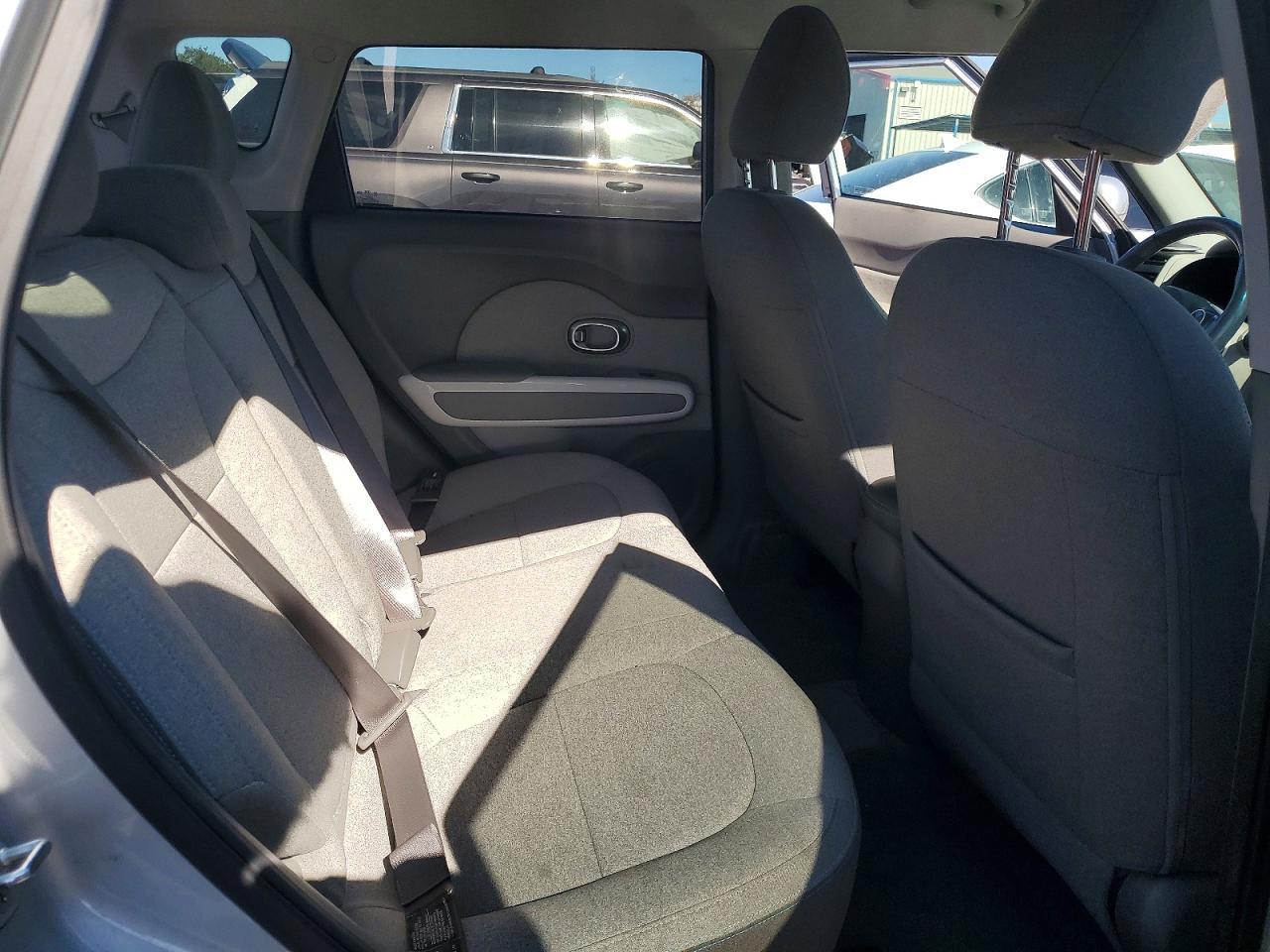 2016 KIA Soul ev Base