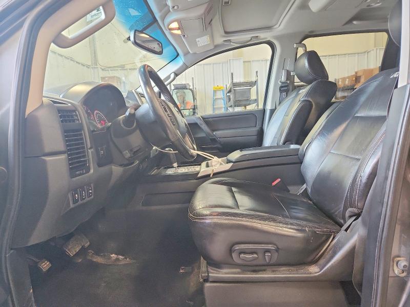 2014 Nissan Titan SV