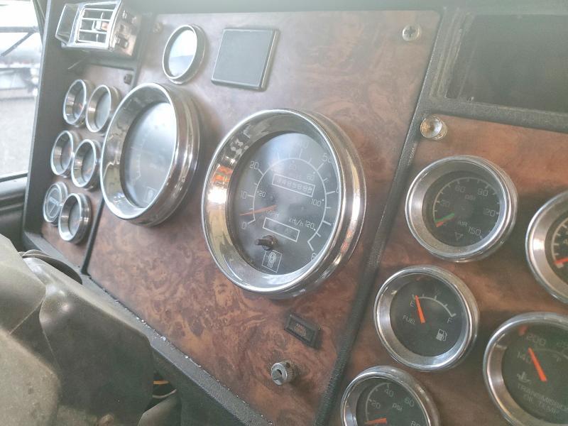 2000 Kenworth W900 Semi Truck