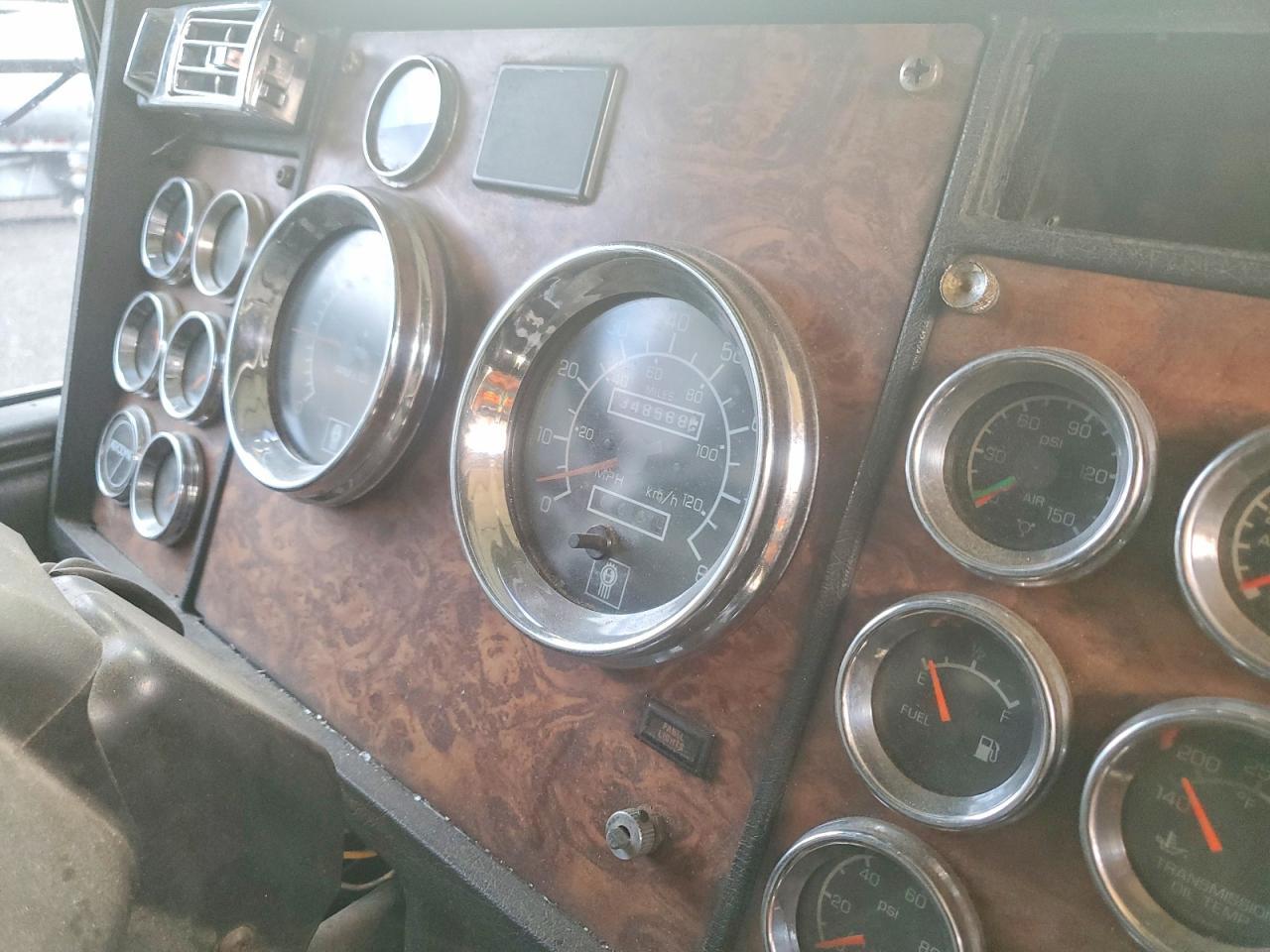 2000 Kenworth W900 Semi Truck