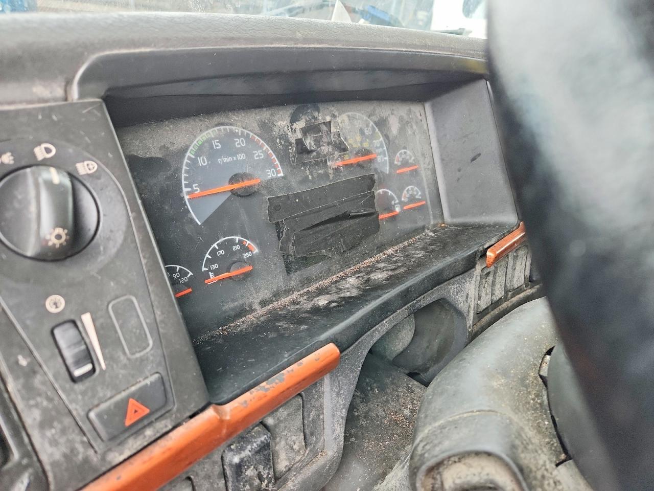 2007 Volvo VNL Semi Truck