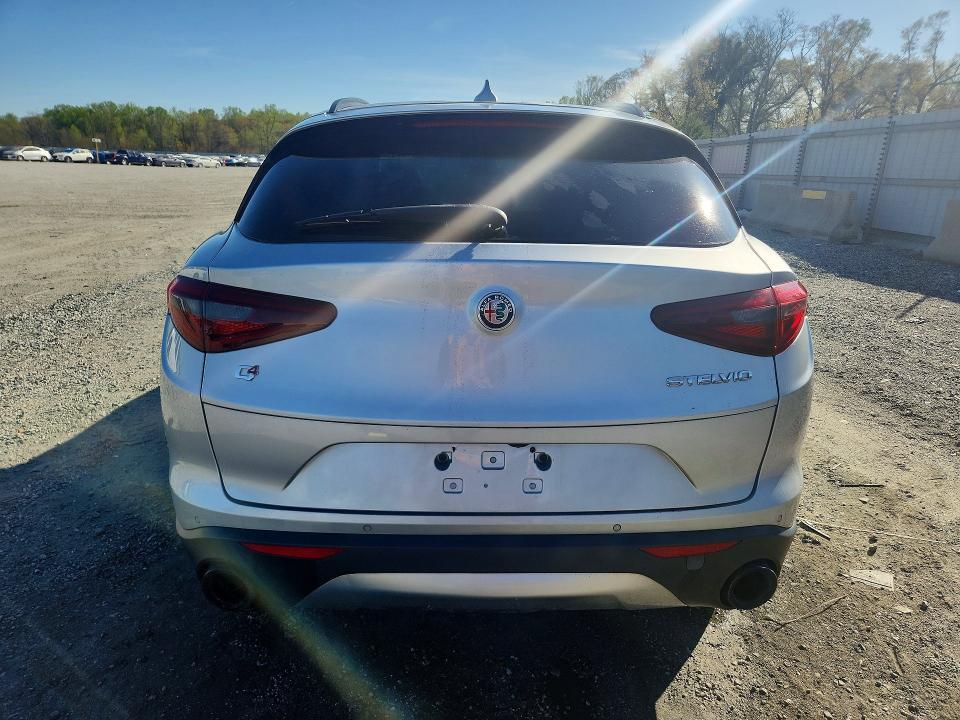 2018 Alfa Romeo Stelvio Sport