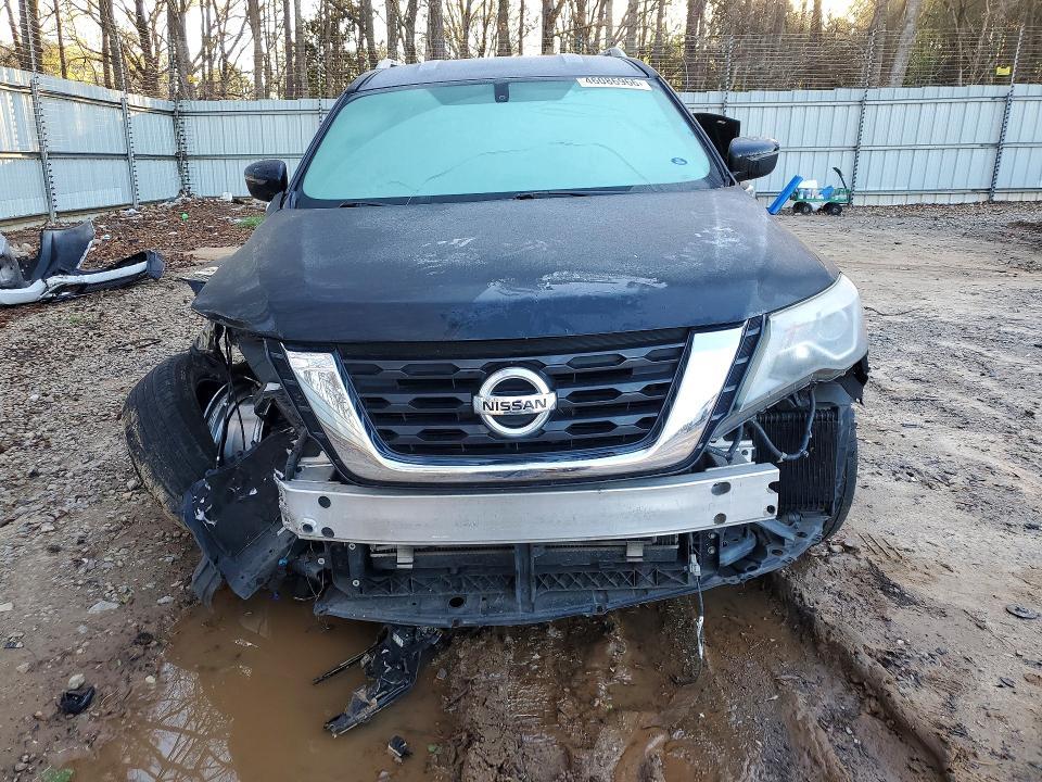 2017 Nissan Pathfinder sv