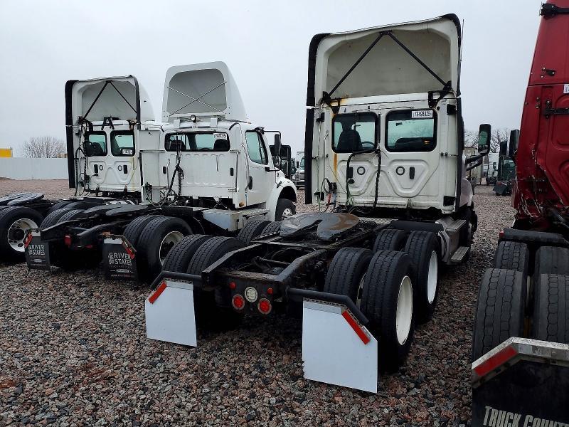 2019 Freightliner Cascadia 1-semi Truck