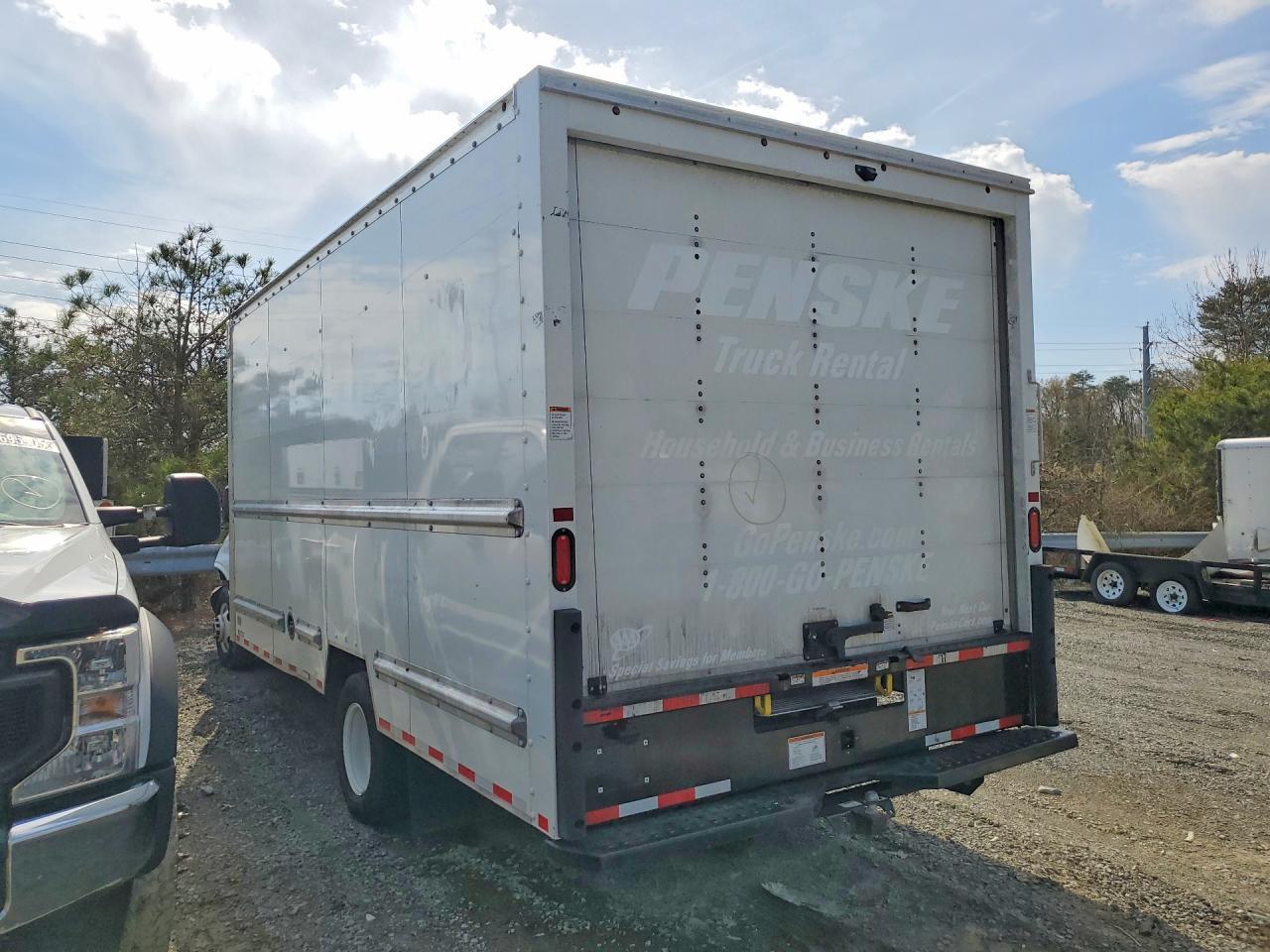 2023 GMC Savana BOX Truck