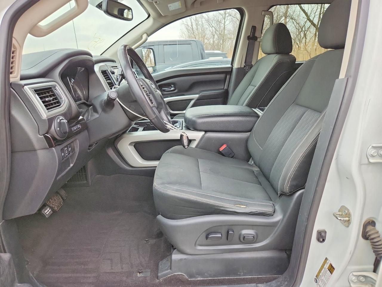 2017 Nissan Titan SV