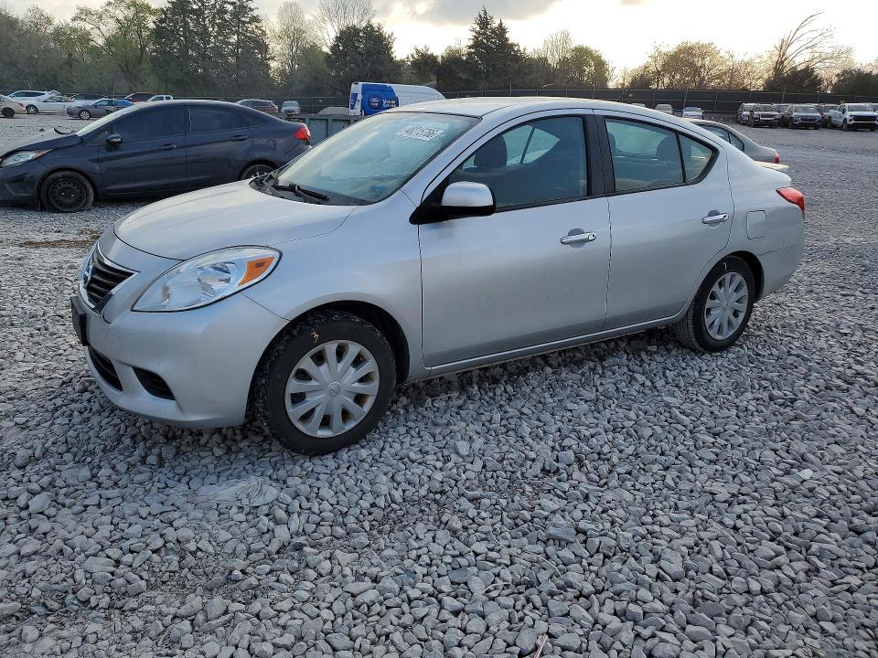 2013 Nissan Versa 1.6 s
