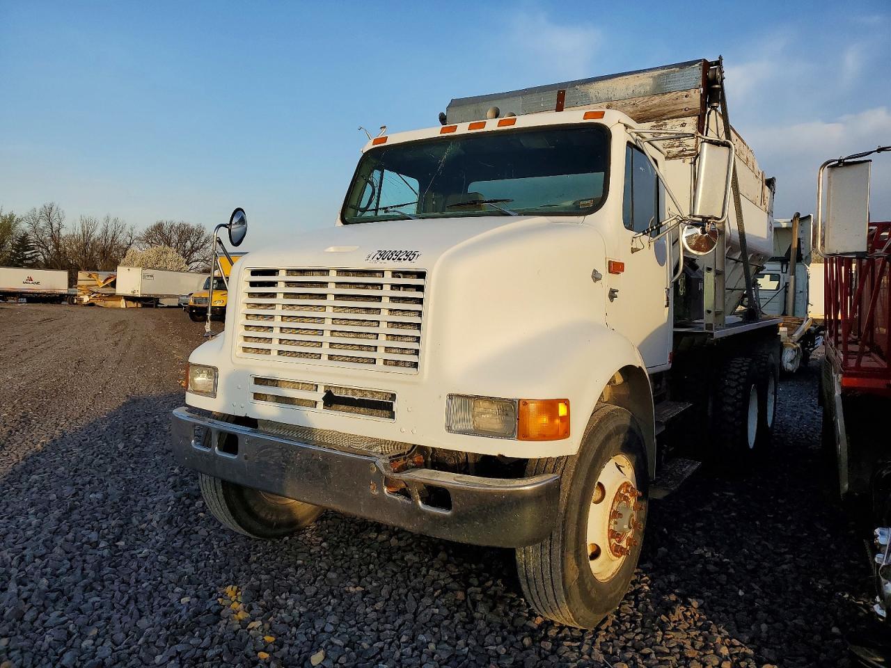 1993 International F-8100 Spreader Truck