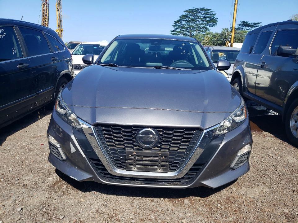 2020 Niss Altima