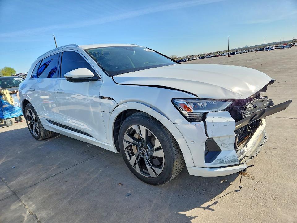 2022 Audi E-tron Premium Plus