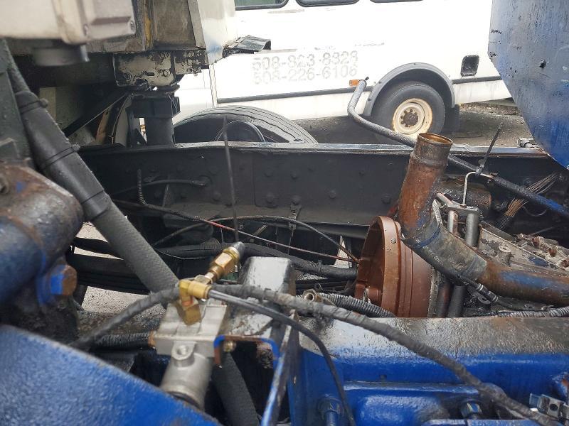 2011 Mack 600 MRU600