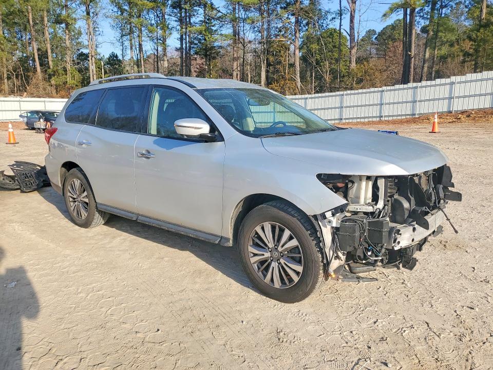 2020 Nissan Pathfinder sl
