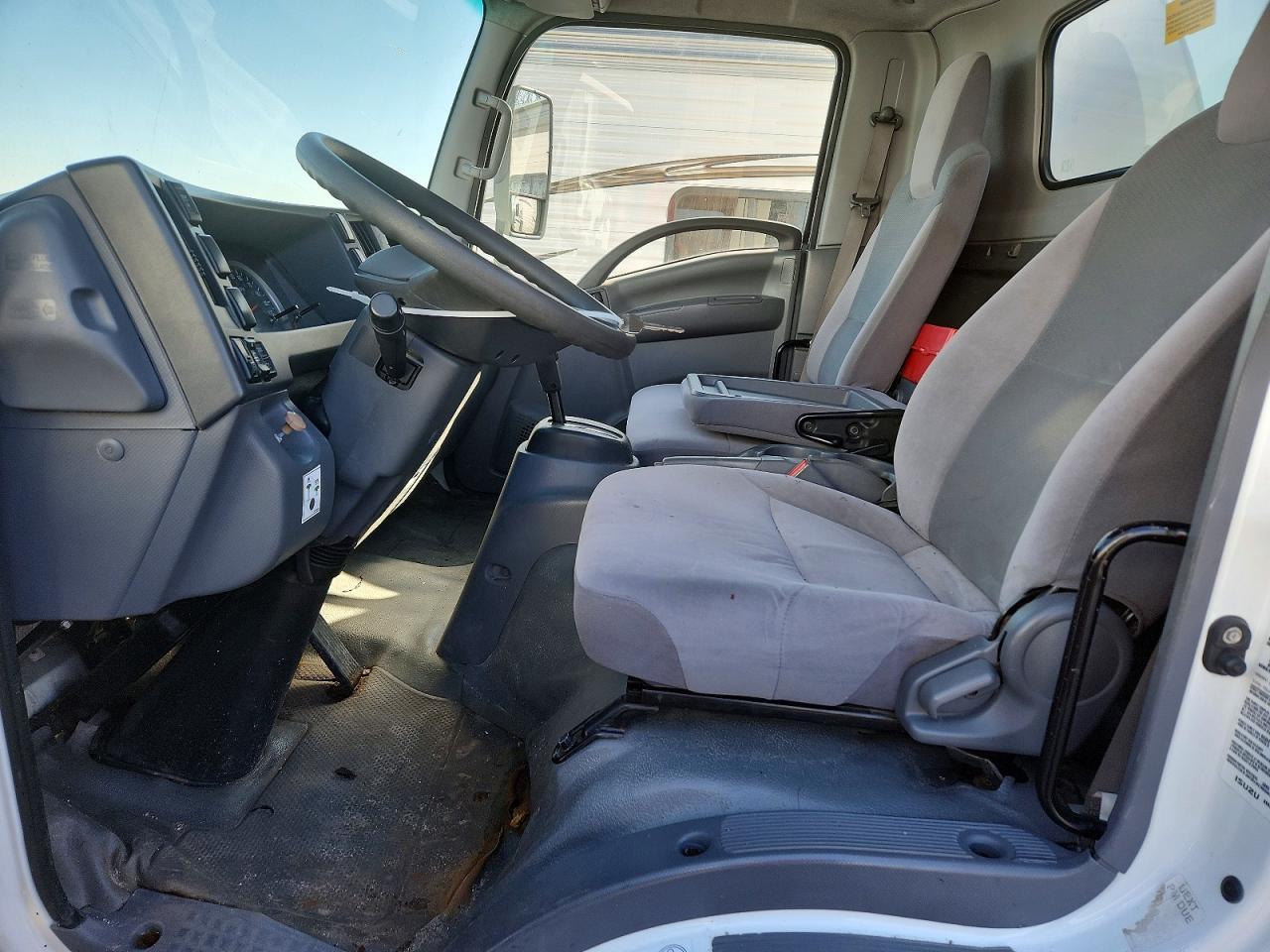 2017 Isuzu NPR HD BOX Truck