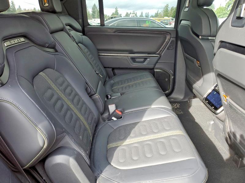 2025 Rivian R1S Adventure