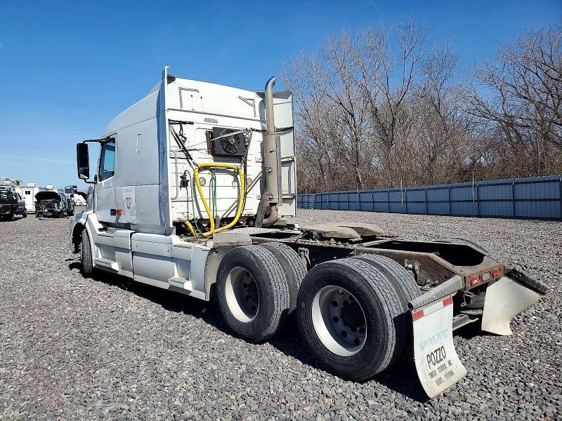 2007 Volvo VNL Semi Truck