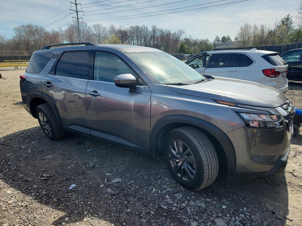 2025 Nissan Pathfinder sv