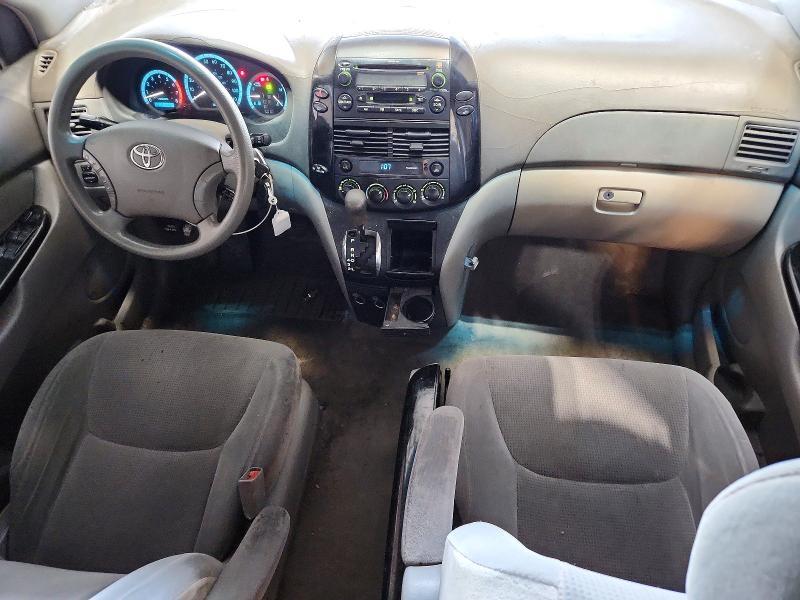 2004 Toyota Sienna le 7 Passenger
