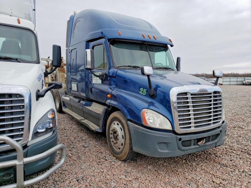 2015 Freigliner 2015 Freightliner Cascadia Semi Truck