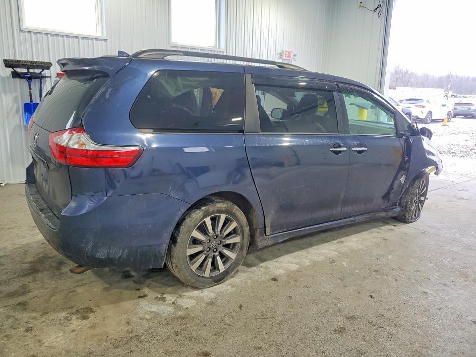 2018 Toyota Sienna xle 7-passenger