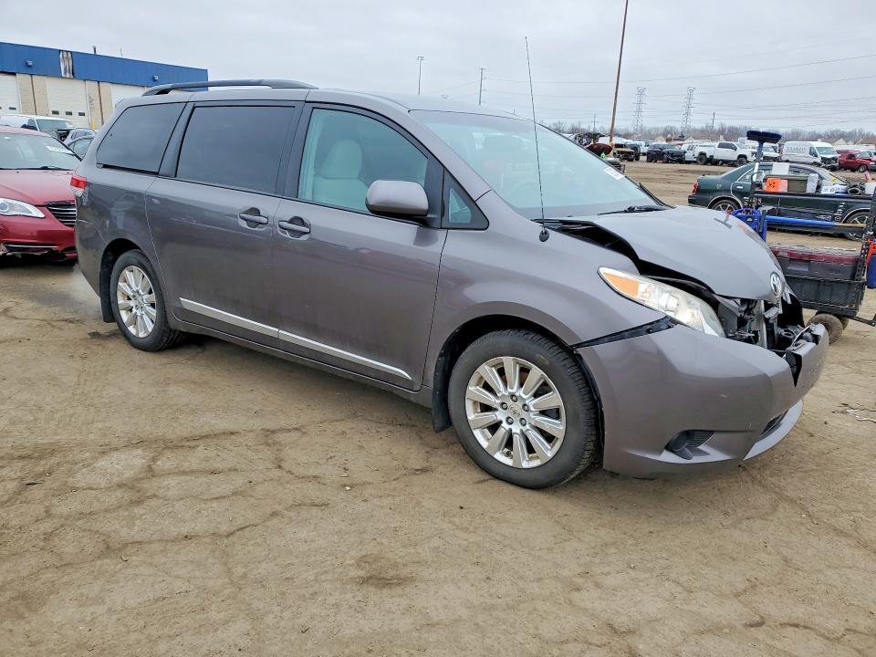 2012 Toyota Sienna le 7-passenger
