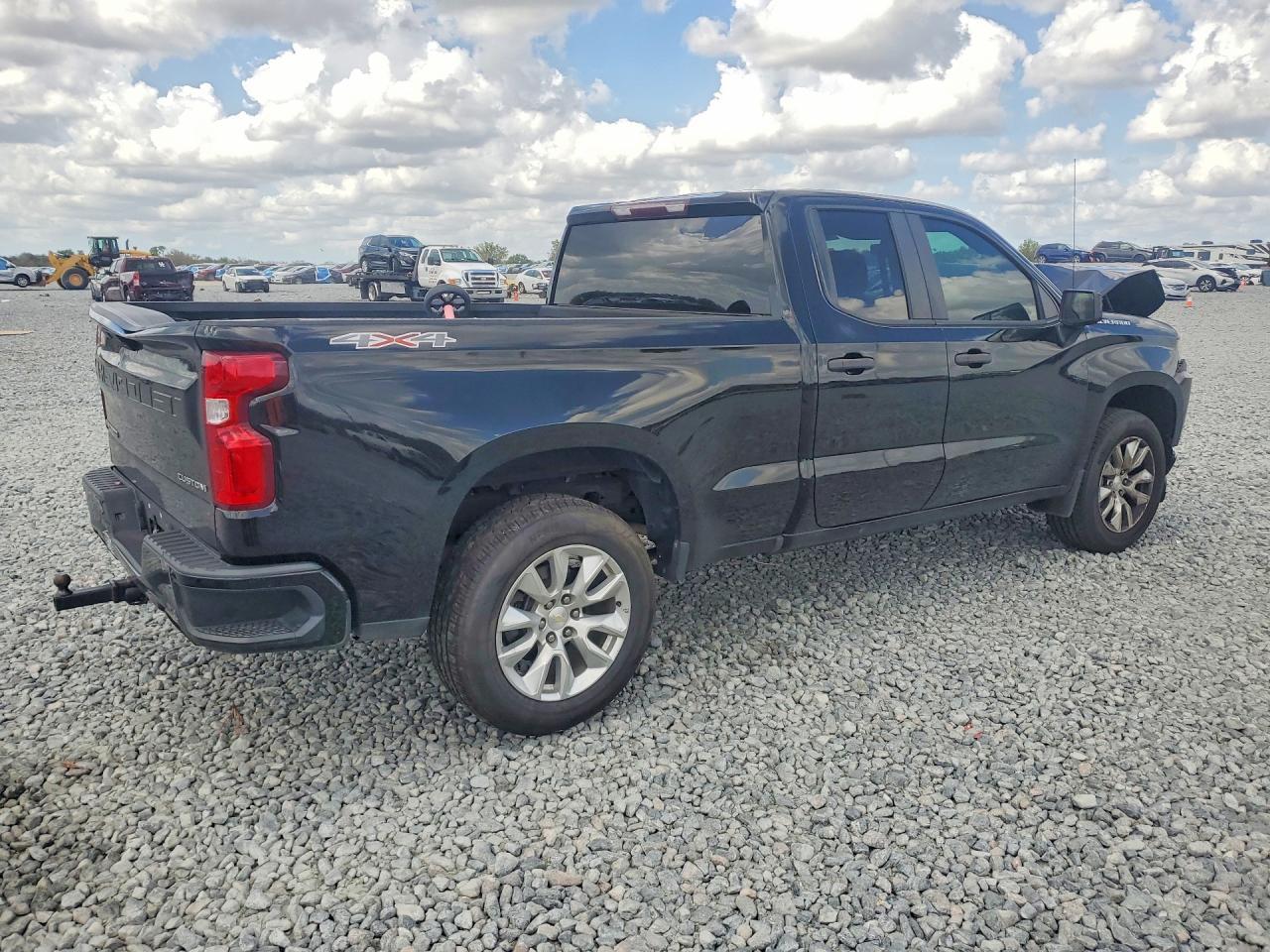 2021 Chevrolet Silverado K1500 Custom