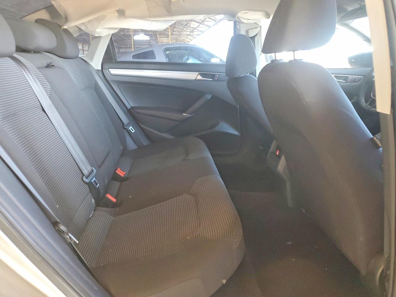 2016 Volkswagen Passat s