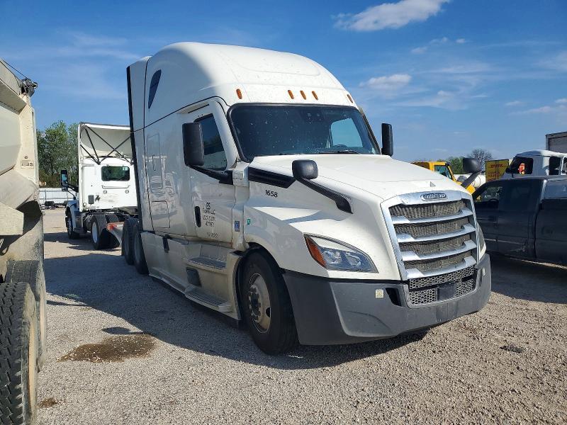 2022 Freigliner 2022 Freightliner Cascadia 126 Semi Truck