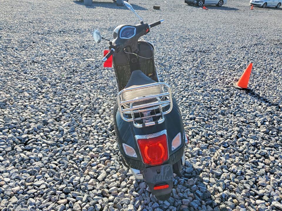 2022 Vespa GTS RST / SEI Giorni