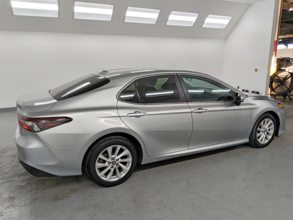 2021 Toyota Camry le