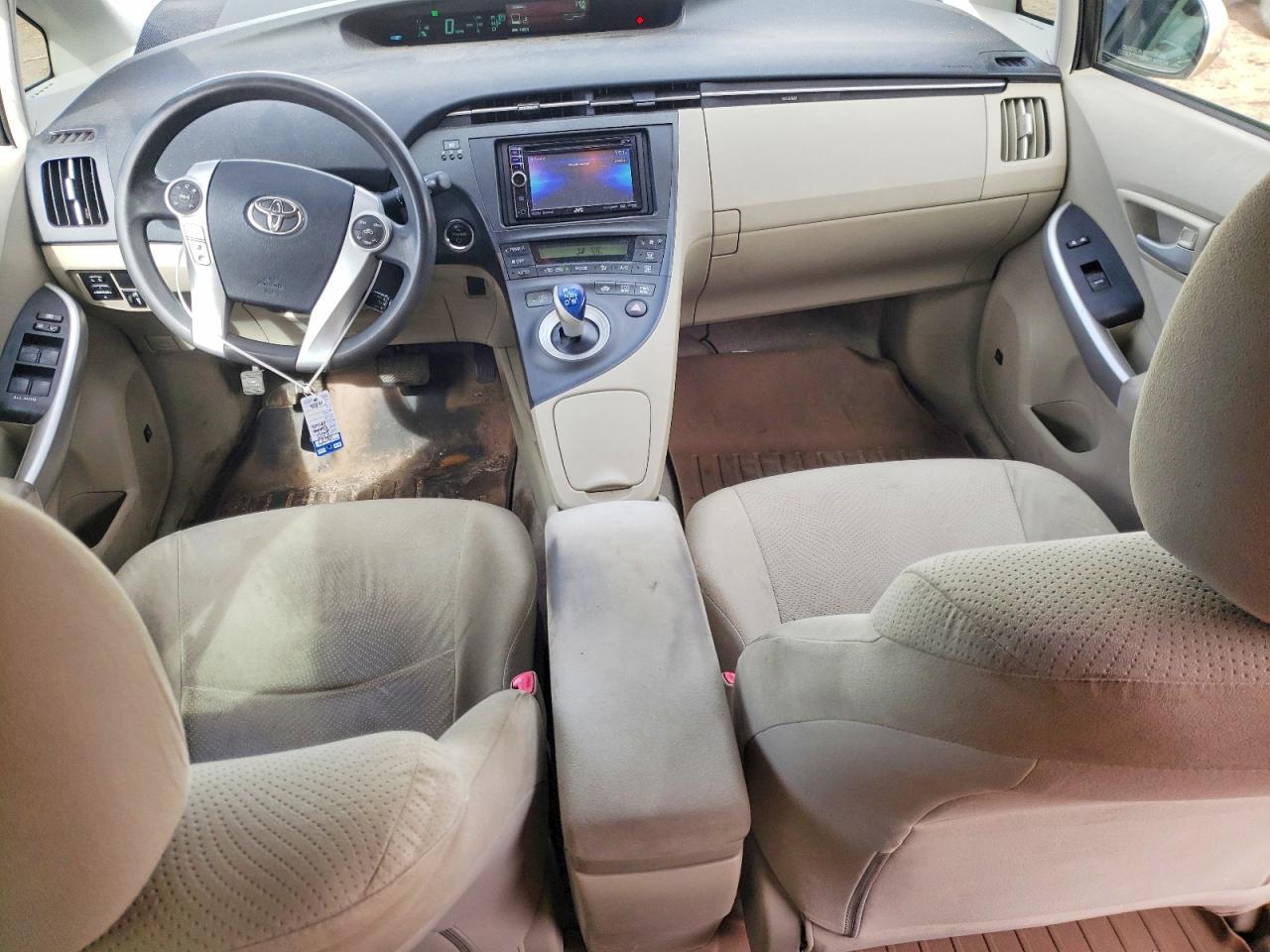 2010 Toyota Prius iii