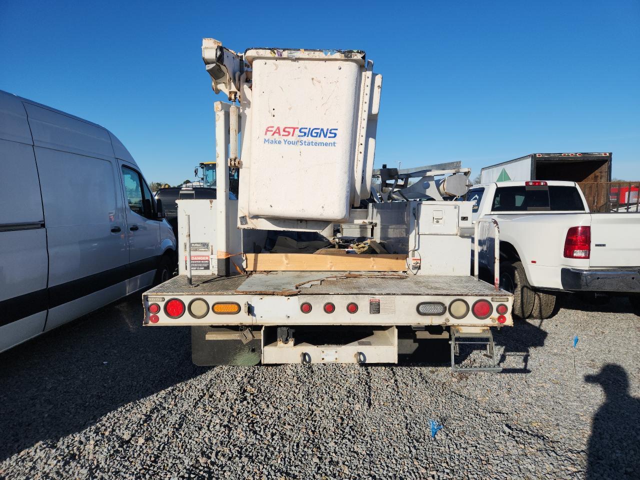 2005 Ford F450 Super-Bucket Truck