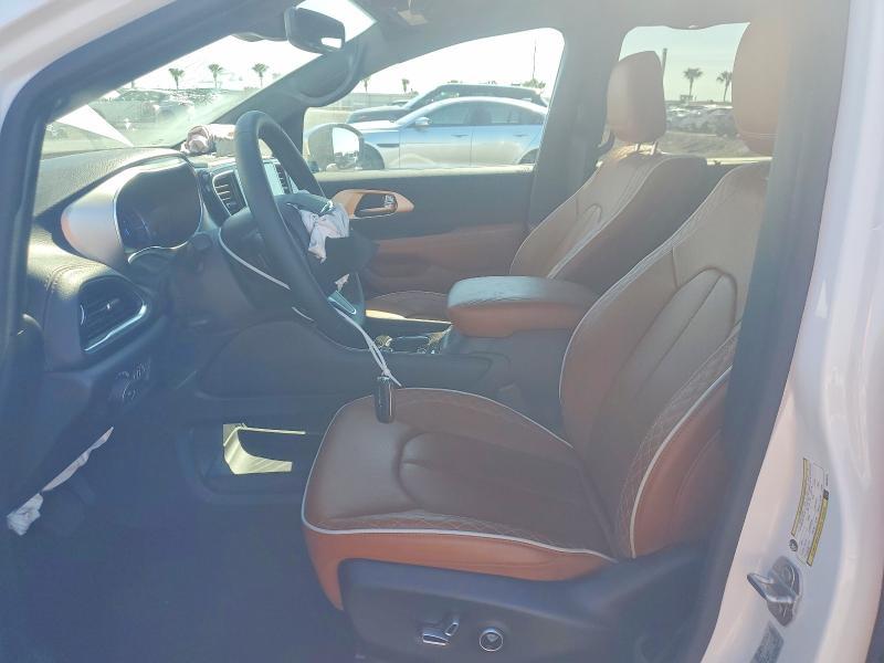 2025 Chrysler Pacifica Hybrid Pinnacle