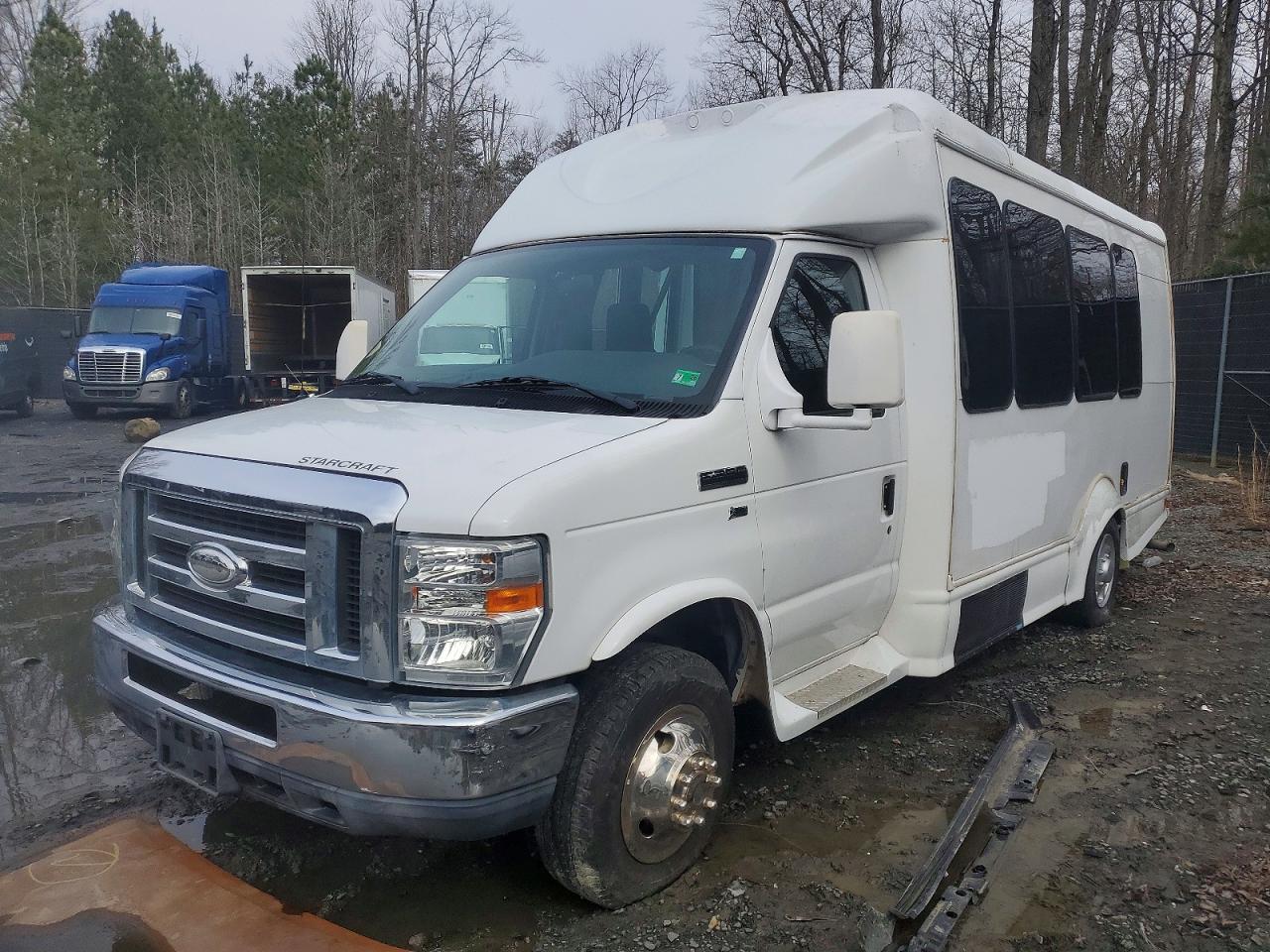 2015 Ford Econoline E350 Super Duty Cutaway Van