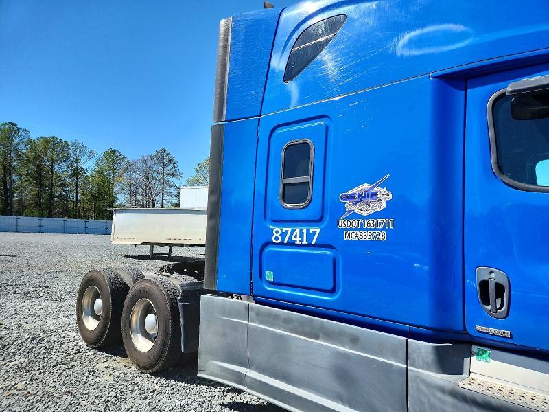 2015 Freightliner Cascadia Semi Truck