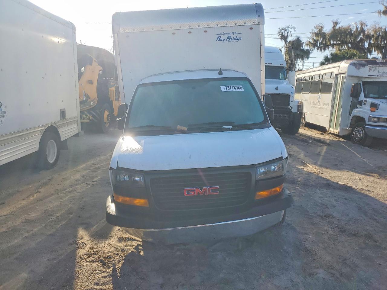 2022 GMC Savana BOX Truck