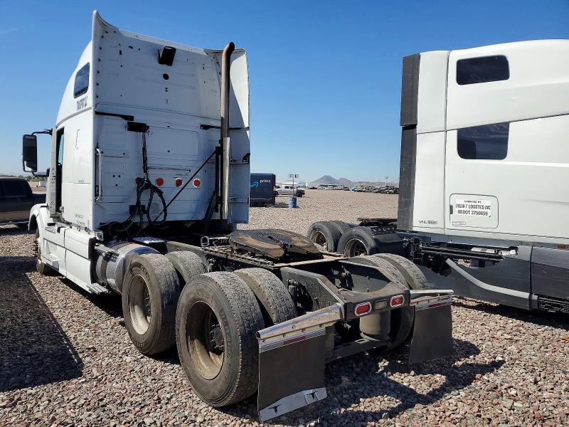 2014 Volvo VNL Semi Truck