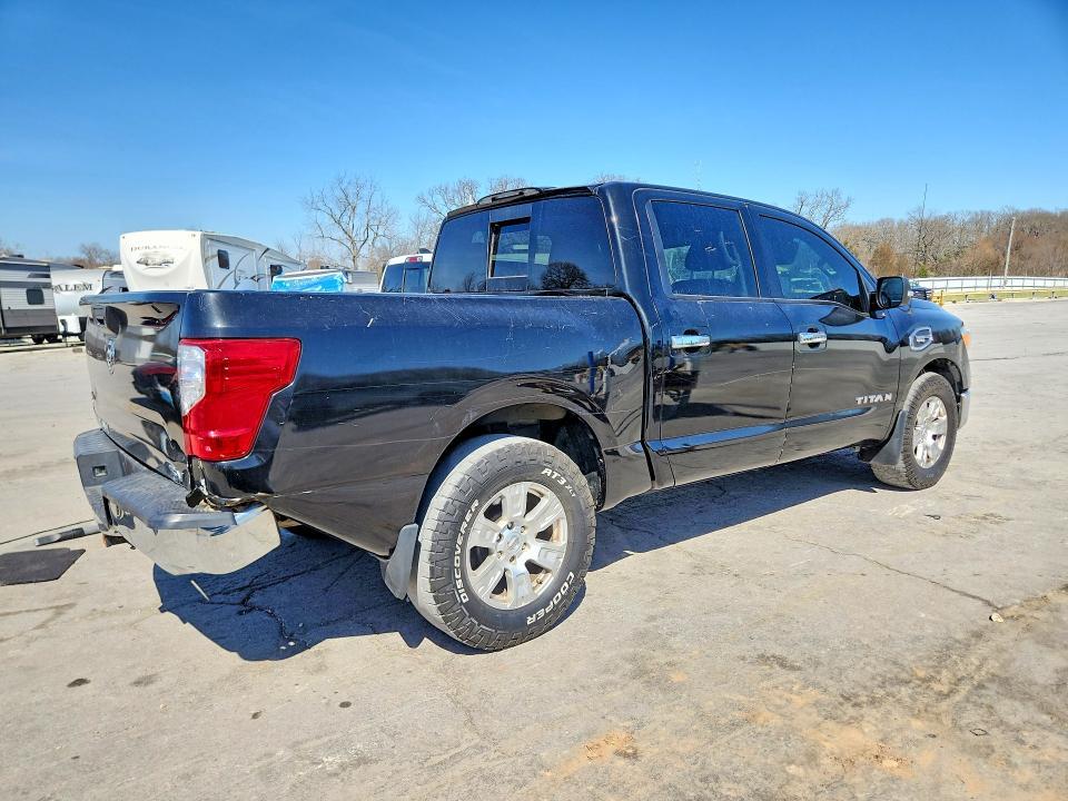 2017 Nissan Titan SV