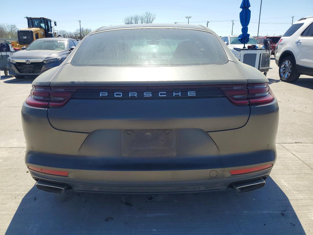 2017 Porsche Panamera 2