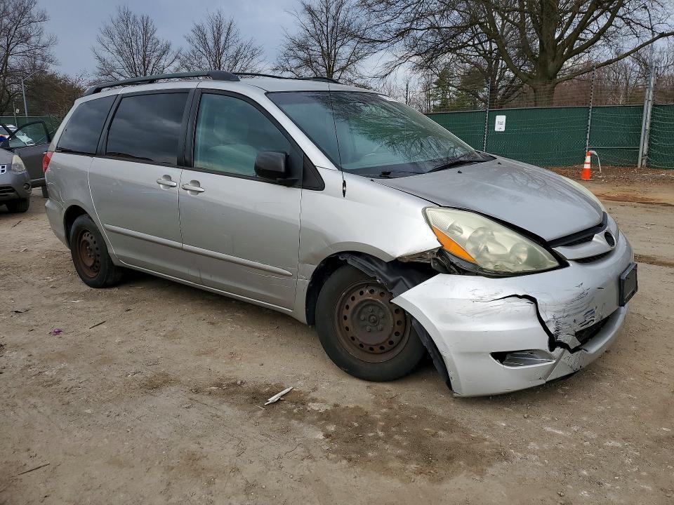 2006 Toyota Sienna le 8 Passenger