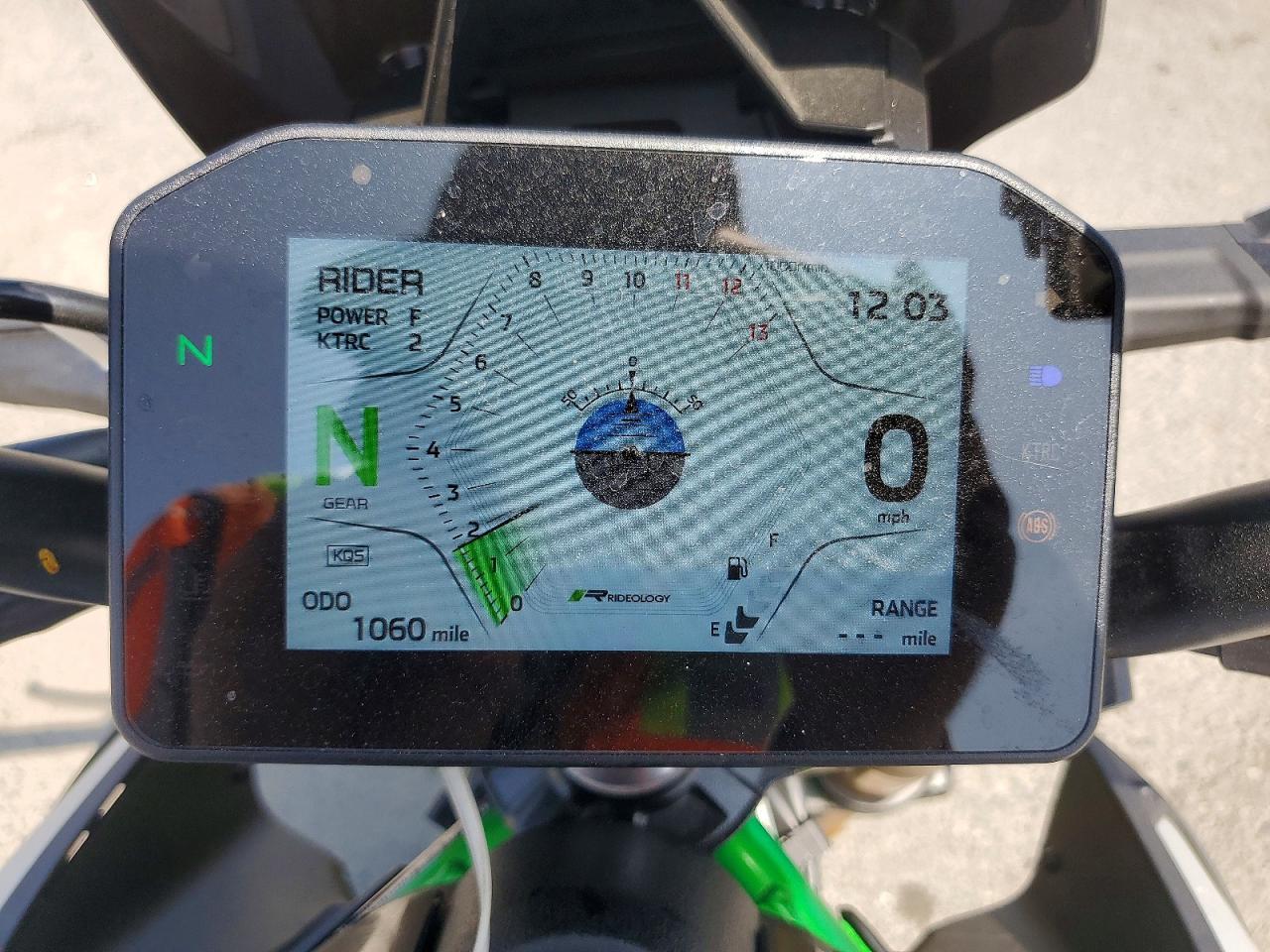 2025 Kawasaki ZR900 T