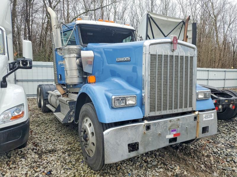 2020 Kenworth W990 Semi Truck