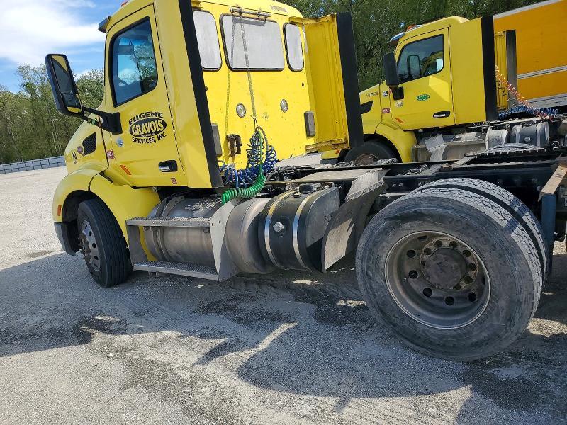 2017 Peterbilt 579 Semi Truck
