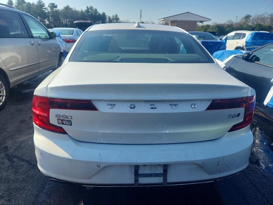 2018 Volvo S90 T6 Momentum