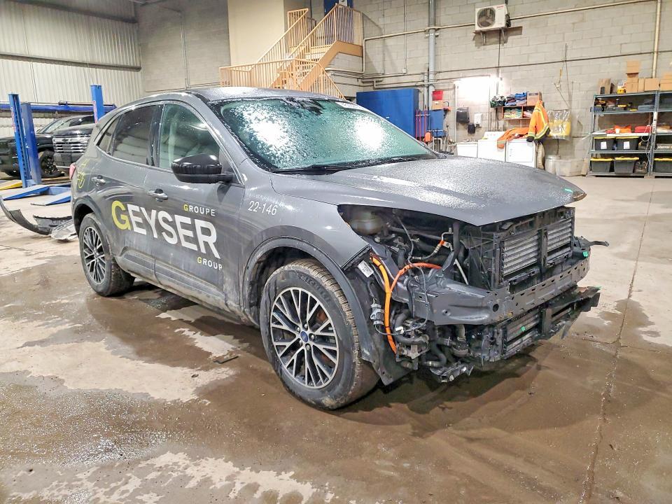 2022 Ford Escape se hev