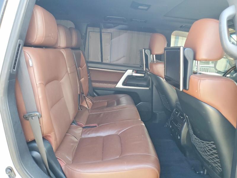 2016 Toyota Land Cruiser Base
