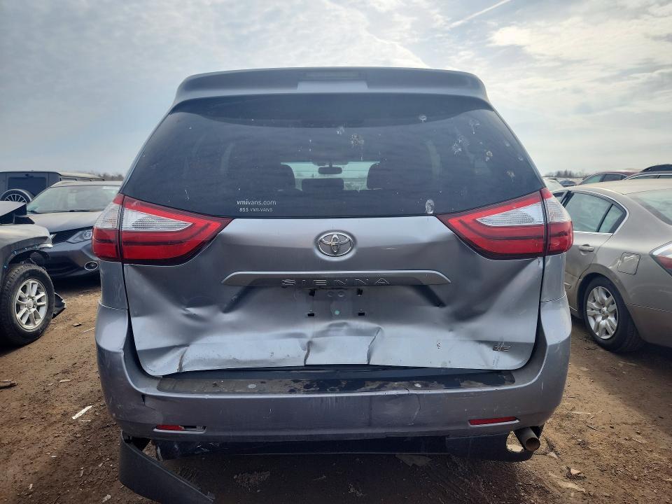 2015 Toyota Sienna le 8-passenger