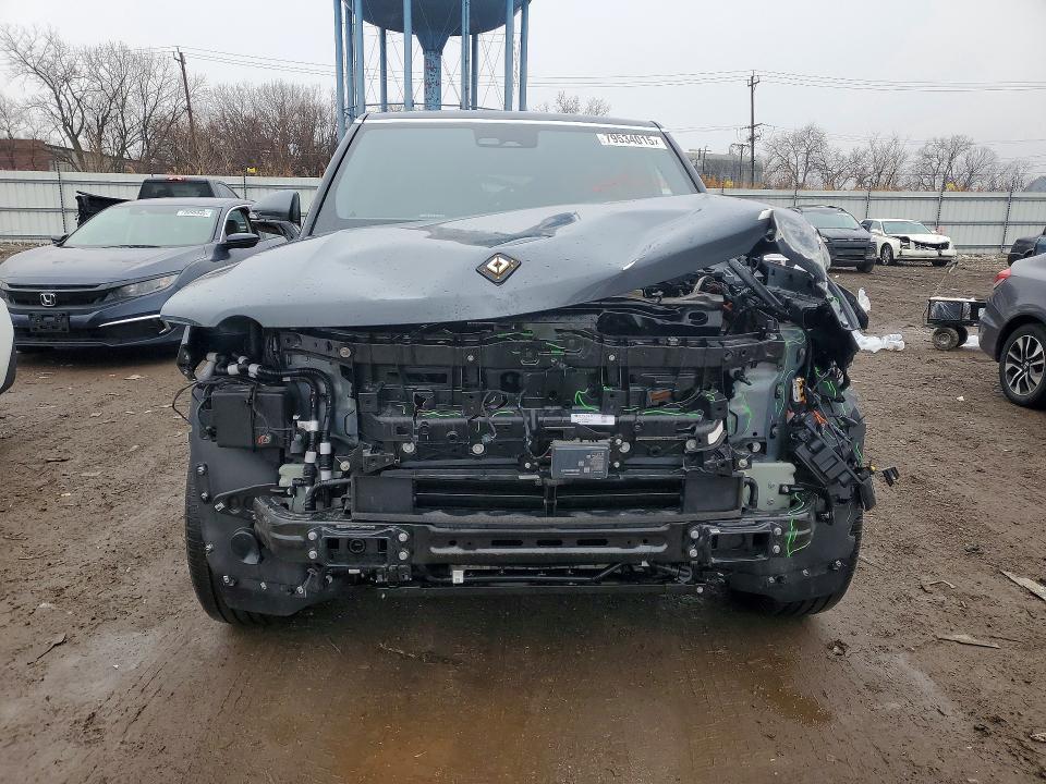 2025 Rivian R1S Adventure