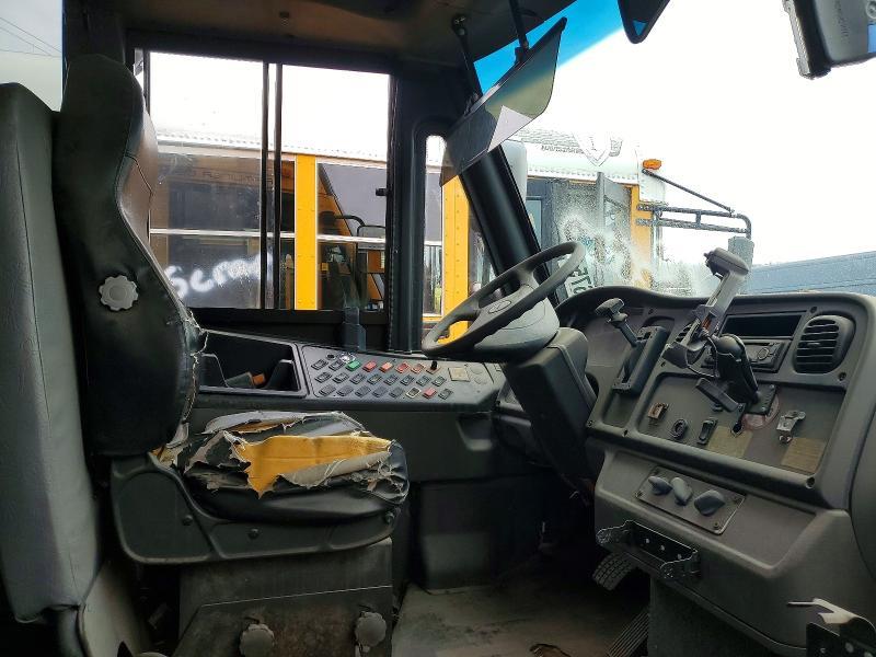 2012 Freigliner 2012 Thomas SAF-T-LINER C2-School Bus