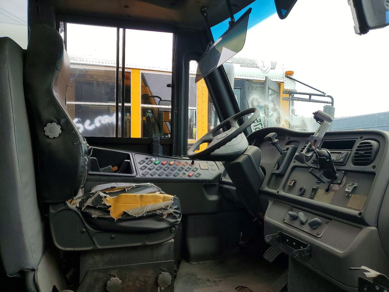 2012 Freigliner 2012 Thomas SAF-T-LINER C2-School Bus