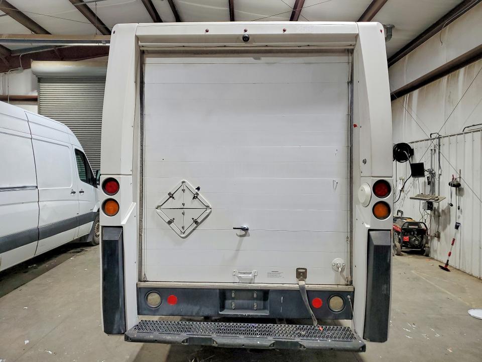 2016 Isuzu Reach Delivery Van